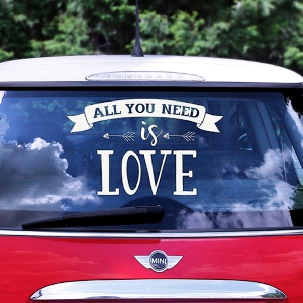 SAMOLEPKA na auto All you need is love bl 33x45cm