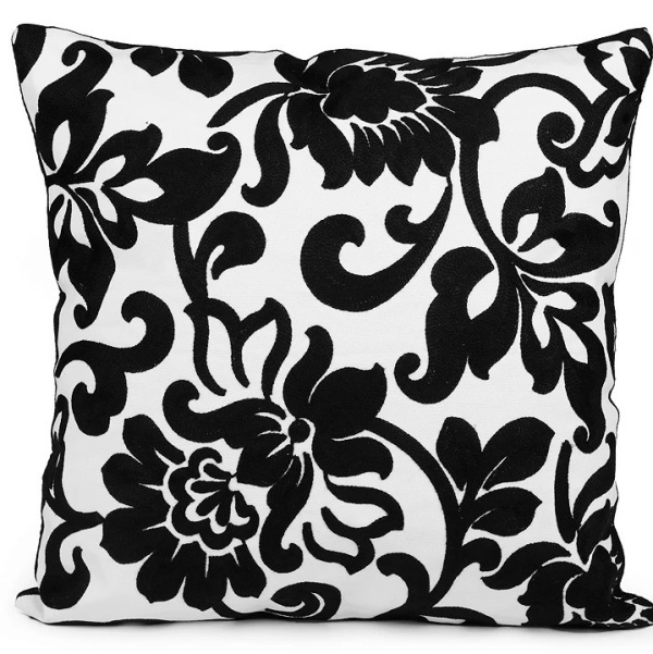 Povlak na polt s vyvanmi ornamenty kvty ern 45 x 45 cm